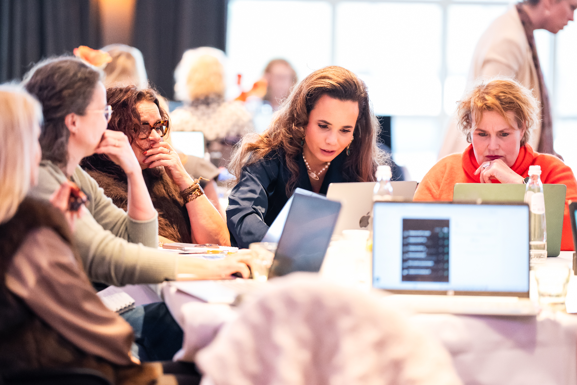 Simone die ondernemers begeleidt op een live dag